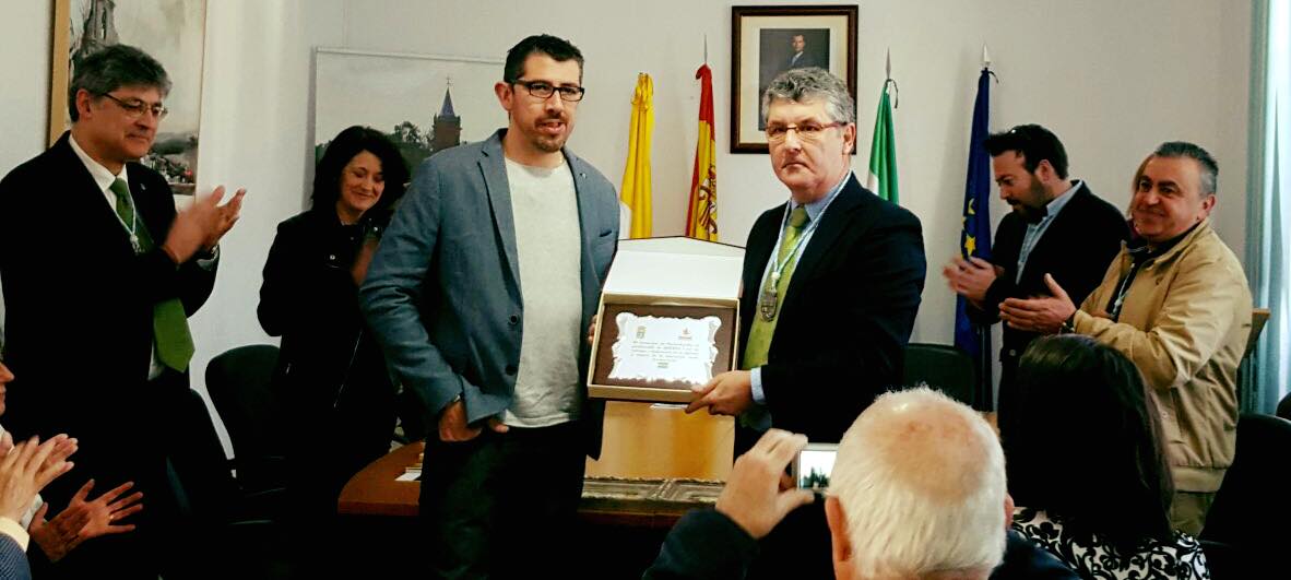 Entrega reconocimiento Ayto Fuenteheridos